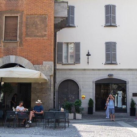 Alloggio Del 1400 Nel Cuore Del Centro Storico A 2 Min Dal Porto E Con 2 Bici Gratuite Como Exterior photo