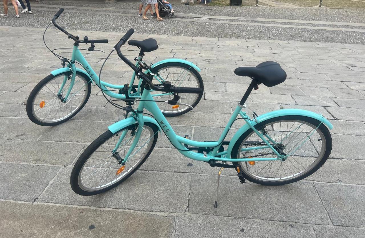 Alloggio Del 1400 Nel Cuore Del Centro Storico A 2 Min Dal Porto E Con 2 Bici Gratuite Como Exterior photo