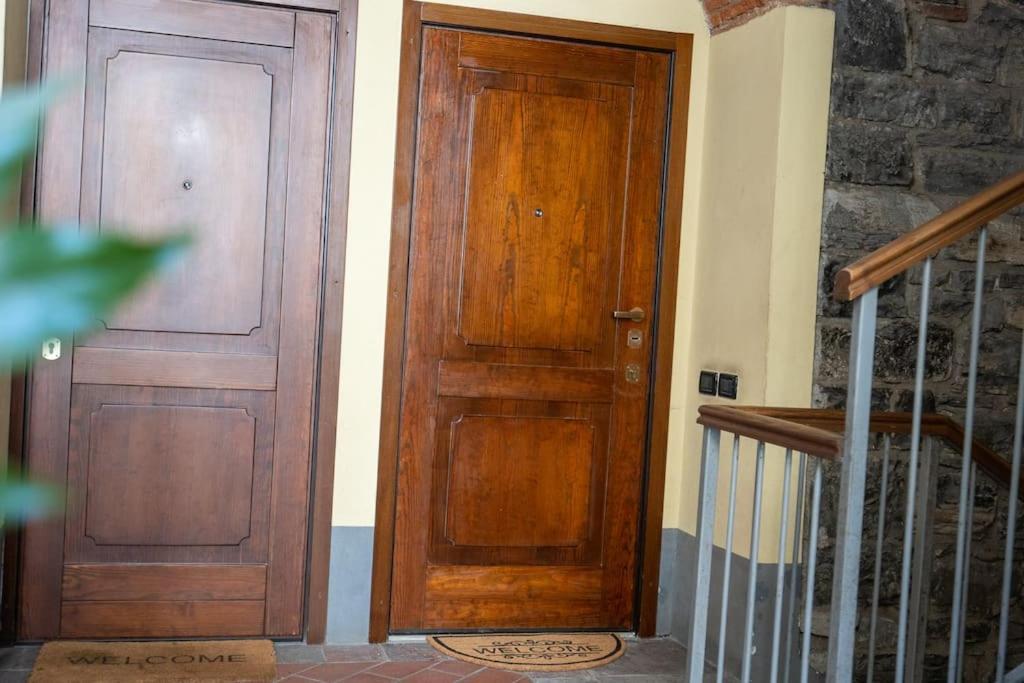 Alloggio Del 1400 Nel Cuore Del Centro Storico A 2 Min Dal Porto E Con 2 Bici Gratuite Como Exterior photo
