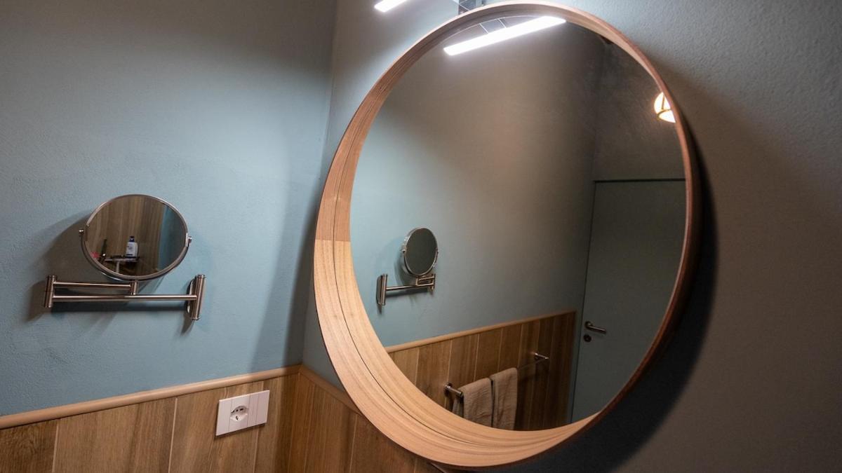 Alloggio Del 1400 Nel Cuore Del Centro Storico A 2 Min Dal Porto E Con 2 Bici Gratuite Como Exterior photo