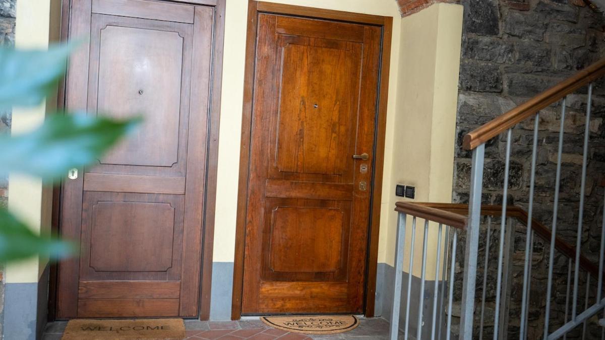Alloggio Del 1400 Nel Cuore Del Centro Storico A 2 Min Dal Porto E Con 2 Bici Gratuite Como Exterior photo