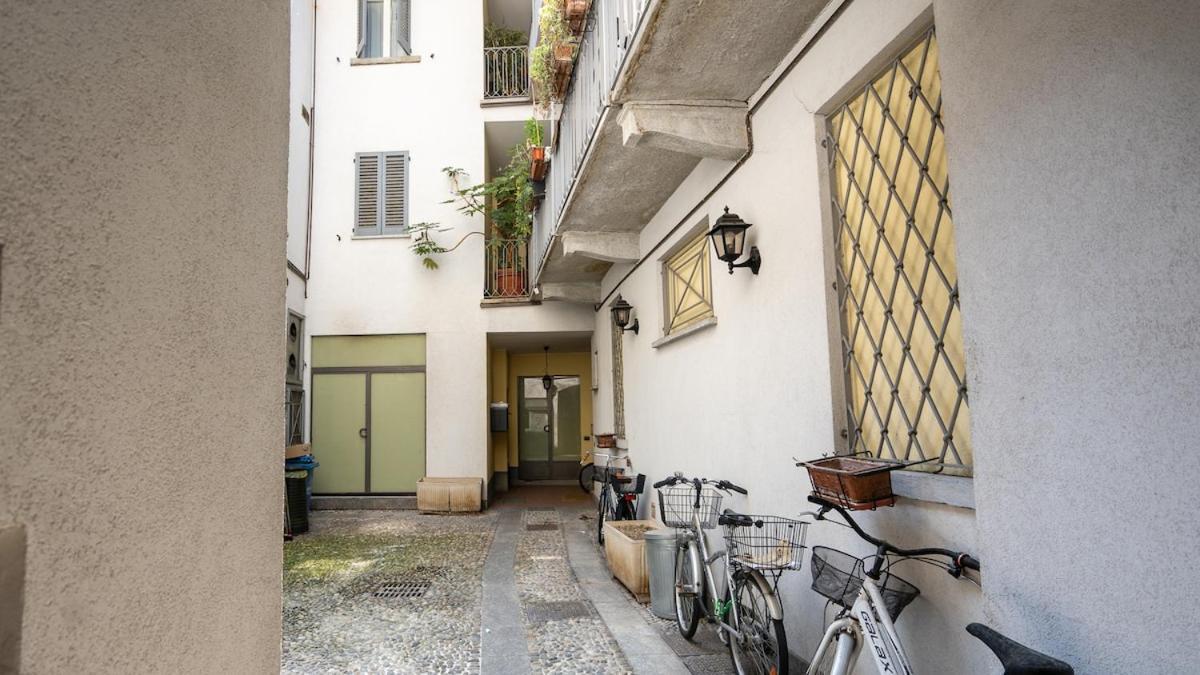 Alloggio Del 1400 Nel Cuore Del Centro Storico A 2 Min Dal Porto E Con 2 Bici Gratuite Como Exterior photo