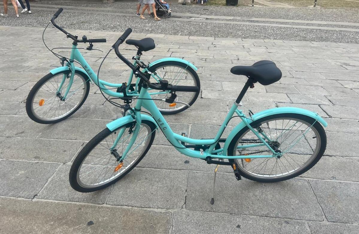 Alloggio Del 1400 Nel Cuore Del Centro Storico A 2 Min Dal Porto E Con 2 Bici Gratuite Como Exterior photo