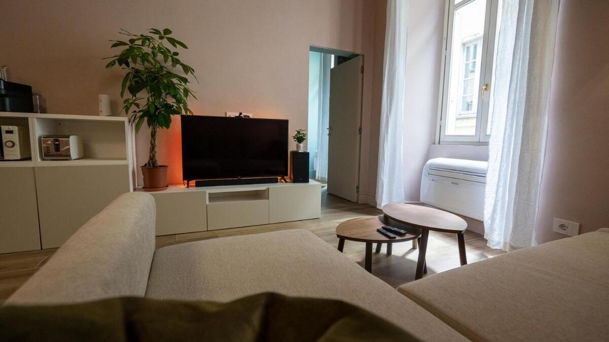 Alloggio Del 1400 Nel Cuore Del Centro Storico A 2 Min Dal Porto E Con 2 Bici Gratuite Como Exterior photo
