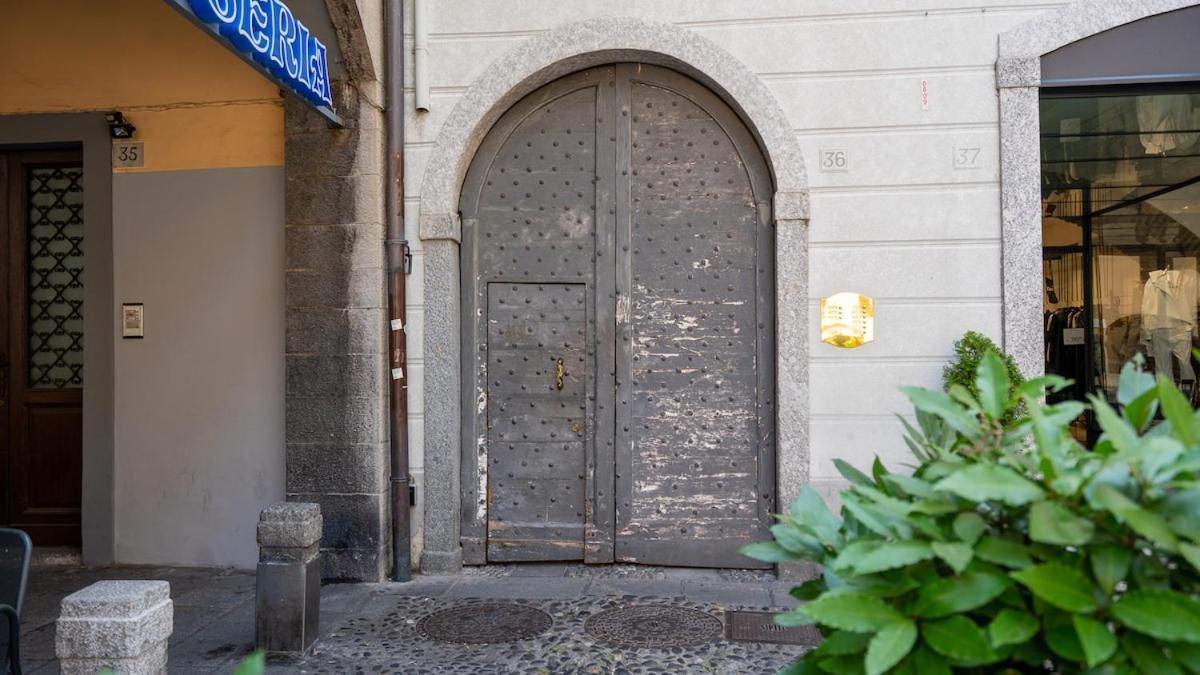 Alloggio Del 1400 Nel Cuore Del Centro Storico A 2 Min Dal Porto E Con 2 Bici Gratuite Como Exterior photo